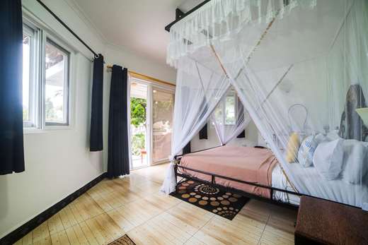 Bungalow Garden View